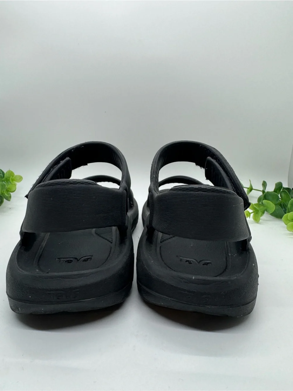 KIDS TEVA HURRICANE DRIFT SANDALS size 11